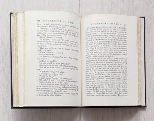 A Farewell to Arms Hemingway ok 1930 - obrazek 11